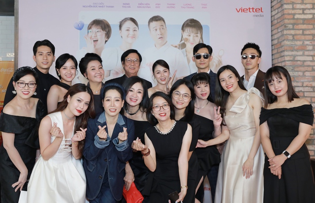 Chồng màn ảnh kém 5 tuổi của Thanh Hương tiết lộ bị vợ cho "ăn" 5 cái túi xách vào... mặt - Ảnh 1. Chồng màn ảnh kém 5 tuổi của Thanh Hương tiết lộ bị vợ cho "ăn" 5 cái túi xách vào... mặt - Ảnh 1.