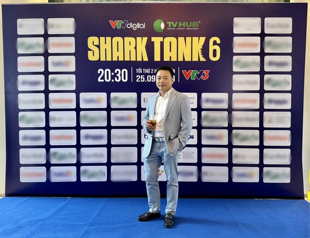 Shark Bình lẻ bóng, Shark Hưng và phu nhân tình tứ sánh đôi tại sự kiện Shark Tank - Ảnh 3. Shark Bình lẻ bóng, Shark Hưng và phu nhân tình tứ sánh đôi tại sự kiện Shark Tank - Ảnh 3.