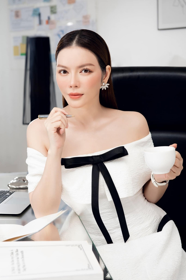 Lý Nhã Kỳ tuổi 41: Cuộc sống vương giả, có người theo đuổi thì sợ hãi, tung cả loạt tin nhắn - Ảnh 2.