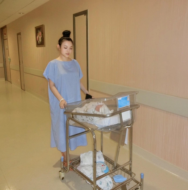 Huyền Baby lần đầu công khai nhan sắc hậu sinh nở sau 6 năm - Ảnh 1. Huyền Baby lần đầu công khai nhan sắc hậu sinh nở sau 6 năm - Ảnh 1.