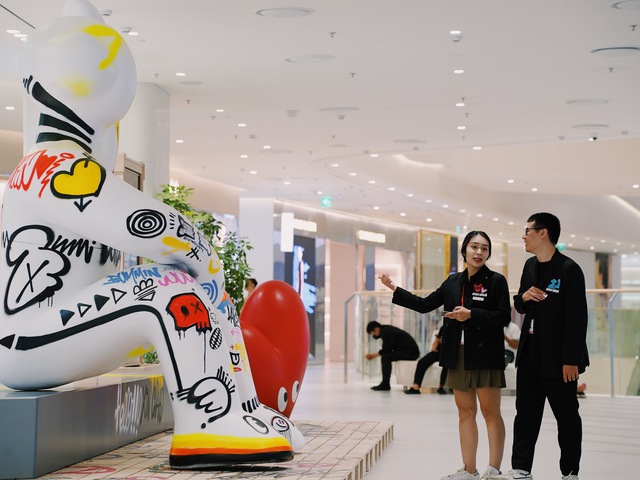 Dạo một vòng trong Lotte Mall nhân ngày khai trương: Hàng quán ngập tràn, nhiều điểm check-in độc đáo  - Ảnh 6.