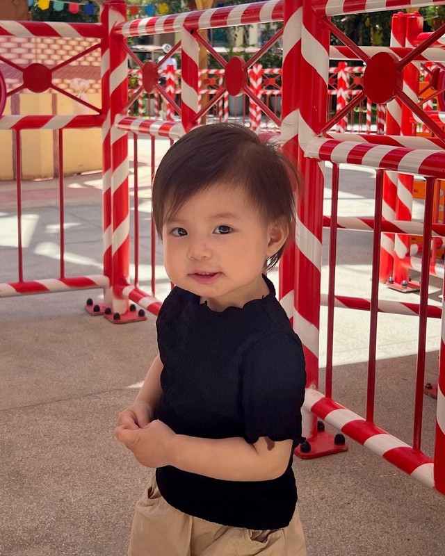 Con gái của Salim và chồng thiếu gia: Mới 1 tuổi đã sở hữu lượng fan "khủng" trên MXH, là ái nữ tập đoàn lớn - Ảnh 2. Con gái của Salim và chồng thiếu gia: Mới 1 tuổi đã sở hữu lượng fan "khủng" trên MXH, là ái nữ tập đoàn lớn - Ảnh 2.