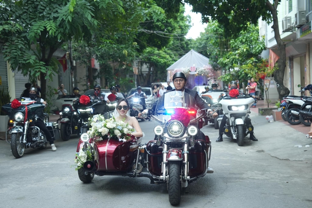 Phố Hà Nội xôn xao đoàn rước dâu bằng dàn mô tô 20 tỷ, gia thế &quot;không phải dạng vừa&quot; - Ảnh 5.