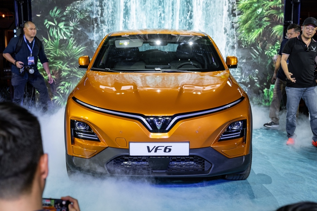 Chi tiết VinFast VF 6 bản thương mại: Giá từ 675 triệu, thuê pin 1,8 triệu/tháng, đi tối đa 399km - Ảnh 4. Chi tiết VinFast VF 6 bản thương mại: Giá từ 675 triệu, thuê pin 1,8 triệu/tháng, đi tối đa 399km - Ảnh 4.