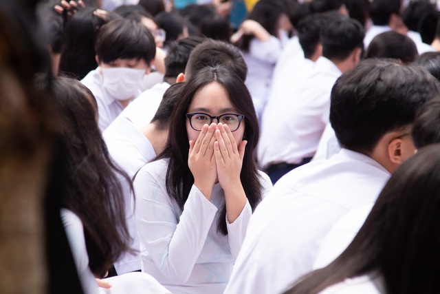 Toàn cảnh lễ khai giảng năm học mới 2023 - 2024: Diễn ra nhanh - gọn, những tà áo dài trắng chiếm spotlight - Ảnh 20.