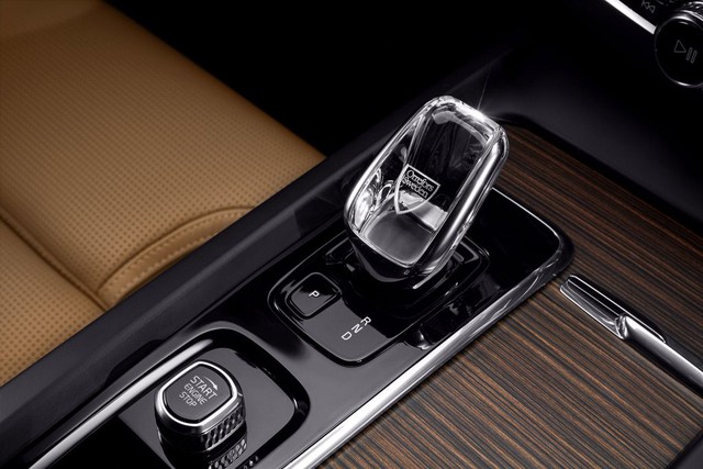 AP15 xuyên Việt: Làm ‘cần số Orrefors’ tại làng gốm Chăm cổ nhất ĐNÁ, chạy Volvo XC60 T8 hơn 1.000km mới hết xăng - Ảnh 4.