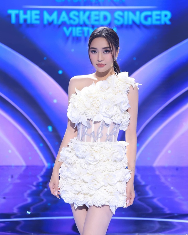Bích Phương - Khởi My dạo này chăm chỉ quá không quen, netizen trêu: Hai chị hết tiền nạp game rồi à? - Ảnh 5.