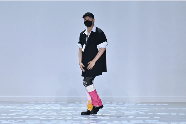 Peter Do đem thơ tiếng Việt vào trong BST ra mắt tại Helmut Lang - Ảnh 8. Peter Do đem thơ tiếng Việt vào trong BST ra mắt tại Helmut Lang - Ảnh 8.