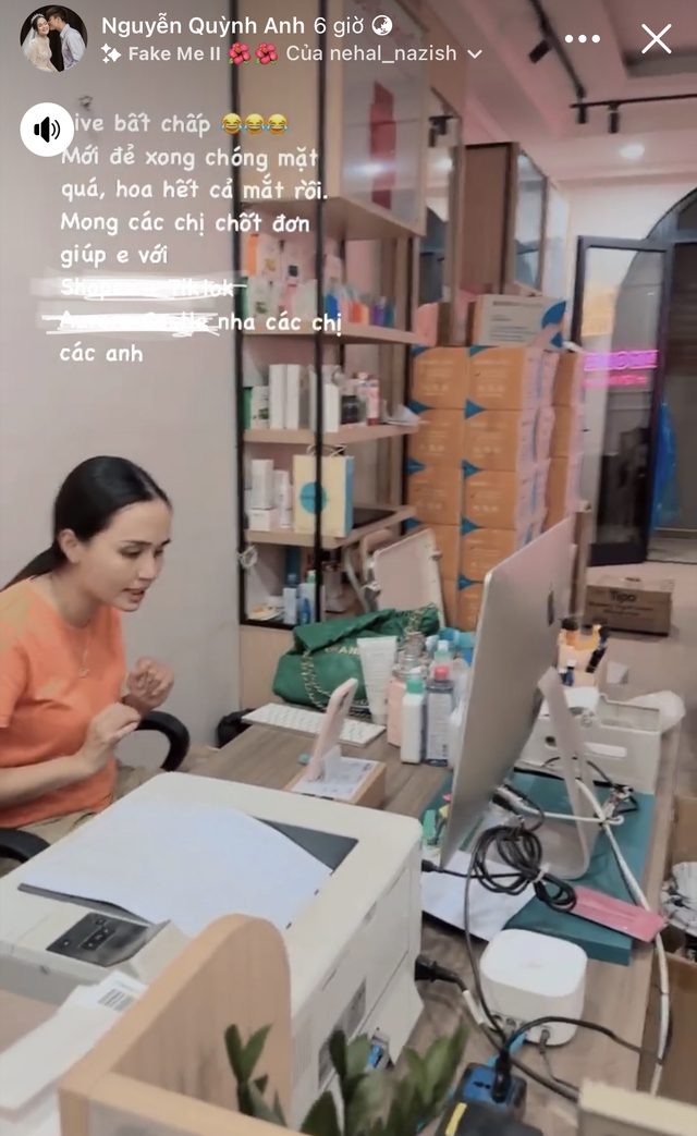 Vợ Duy Mạnh vừa sinh con vẫn livestream bất chấp, hoa mắt chóng mặt vẫn "chốt đơn" - Ảnh 1. Vợ Duy Mạnh vừa sinh con vẫn livestream bất chấp, hoa mắt chóng mặt vẫn "chốt đơn" - Ảnh 1.