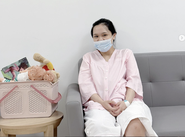 Vợ Duy Mạnh vừa sinh con vẫn livestream bất chấp, hoa mắt chóng mặt vẫn "chốt đơn" - Ảnh 2. Vợ Duy Mạnh vừa sinh con vẫn livestream bất chấp, hoa mắt chóng mặt vẫn "chốt đơn" - Ảnh 2.