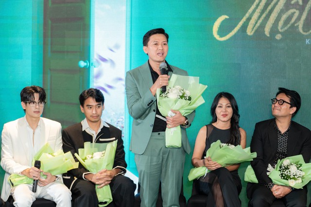 Bận rộn quay Lật Mặt 7, Quách Ngọc Tuyên và vợ kém 16 tuổi vẫn khiến hội chị em ngưỡng mộ điều này- Ảnh 1.
