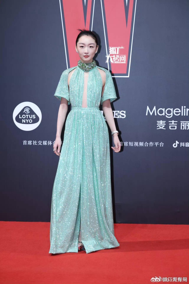 Dương Mịch - Lưu Thi Thi cùng "bật mode" cool, ngồi cạnh nhau mà chiếm hết spotlight dàn mỹ nhân ở event W China- Ảnh 6.