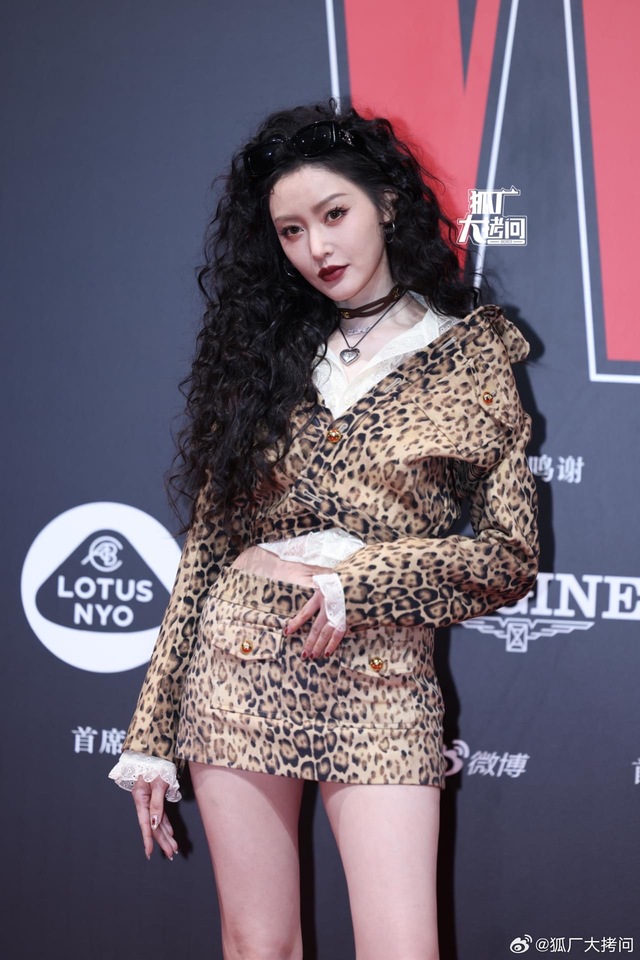 Dương Mịch - Lưu Thi Thi cùng "bật mode" cool, ngồi cạnh nhau mà chiếm hết spotlight dàn mỹ nhân ở event W China- Ảnh 7.