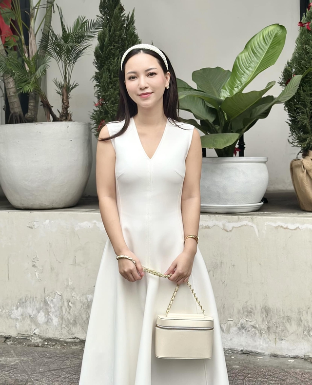 CEO Hannah Olala ''ăn Tết'' sớm: Decor căn penthouse với đào hồng - mận trắng, nhìn góc nào cũng thấy không khí xuân- Ảnh 1.