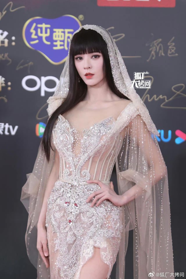 Siêu thảm đỏ Đêm hội Weibo: Na Trát thảm hoạ, Bạch Lộc lộng lẫy vẫn e dè trước dàn mỹ nhân o ép vòng 1- Ảnh 3.