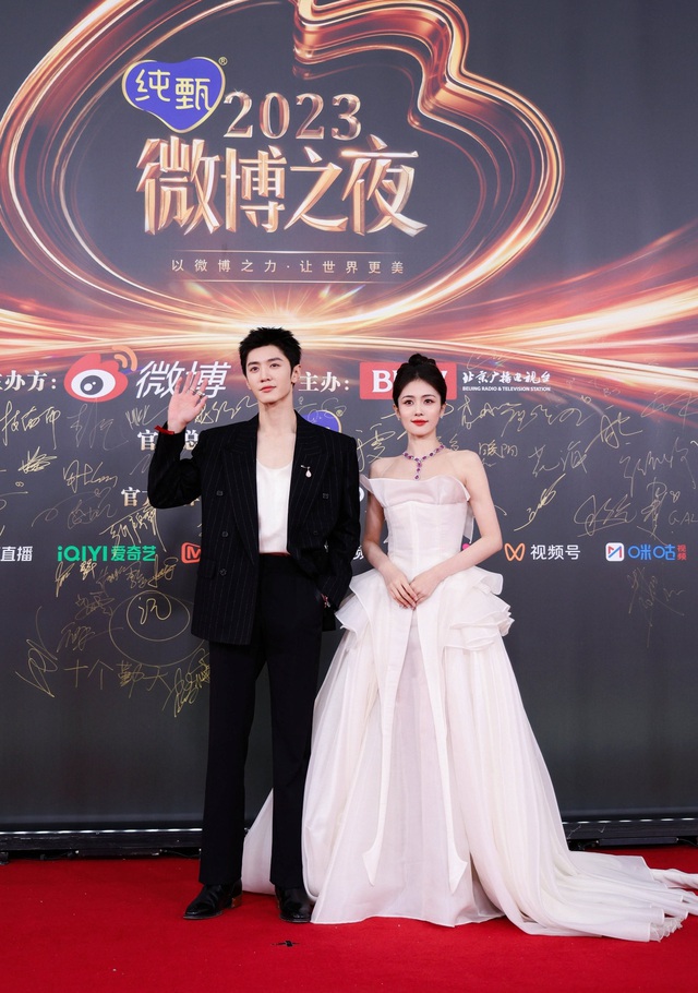 Siêu thảm đỏ Đêm hội Weibo: Na Trát thảm hoạ, Bạch Lộc lộng lẫy vẫn e dè trước dàn mỹ nhân o ép vòng 1- Ảnh 6.
