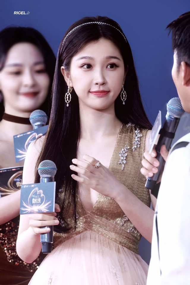 Siêu thảm đỏ Đêm hội Weibo: Na Trát thảm hoạ, Bạch Lộc lộng lẫy vẫn e dè trước dàn mỹ nhân o ép vòng 1- Ảnh 13.
