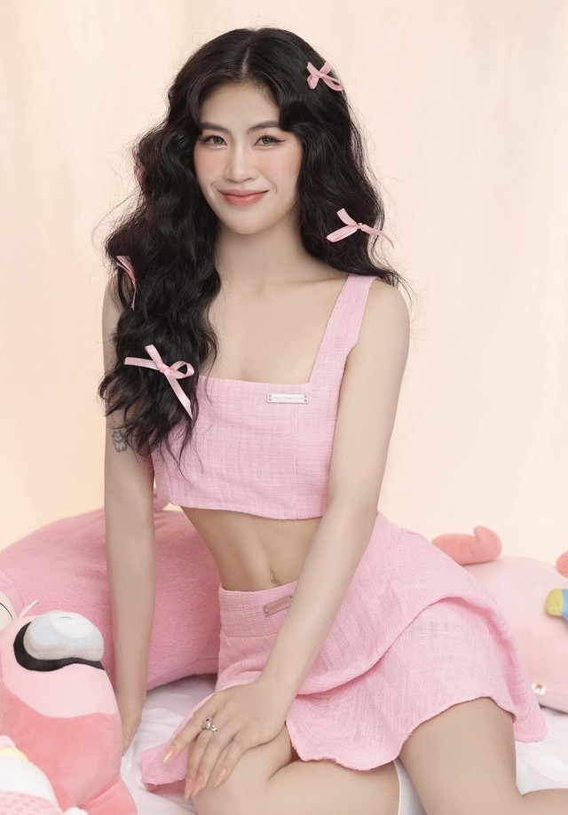 Tiền vệ Thanh Nhã lần đầu mặc váy hở bạo, phong cách cực sexy khác hẳn ngày thường- Ảnh 4.