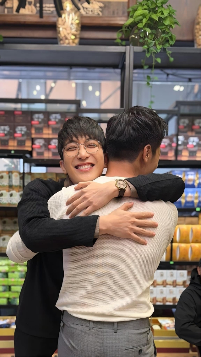 2 nam diễn viên tiết lộ đoạn kết phim "Chúng ta của 8 năm sau" cực bất ngờ- Ảnh 2. 2 nam diễn viên tiết lộ đoạn kết phim "Chúng ta của 8 năm sau" cực bất ngờ- Ảnh 2.