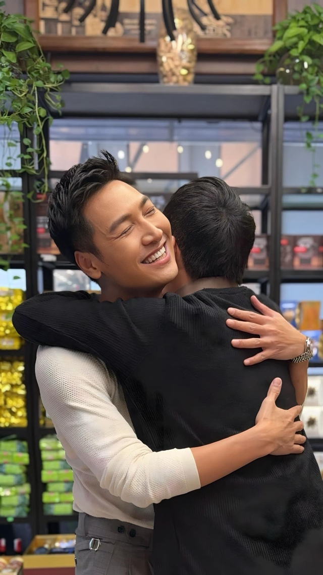 2 nam diễn viên tiết lộ đoạn kết phim "Chúng ta của 8 năm sau" cực bất ngờ- Ảnh 3. 2 nam diễn viên tiết lộ đoạn kết phim "Chúng ta của 8 năm sau" cực bất ngờ- Ảnh 3.