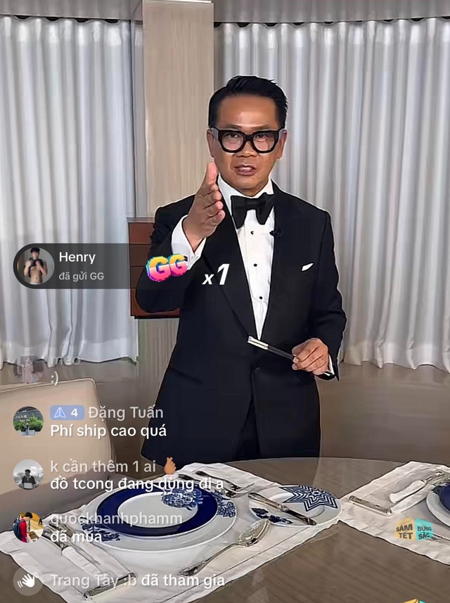 Livestream bán hàng "quý tộc", Thái Công không quên cài cắm sản phẩm bình dân mới toanh: Giá 199K, "cháy hàng" trong phút mốt- Ảnh 1. Livestream bán hàng "quý tộc", Thái Công không quên cài cắm sản phẩm bình dân mới toanh: Giá 199K, "cháy hàng" trong phút mốt- Ảnh 1.