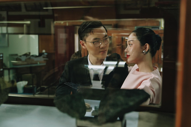 MisThy "một mình" vẫn đỉnh trong khi Linh Ngọc Đàm tung ảnh "tình tứ" cùng bạn trai đậm chất trọc phú- Ảnh 2.