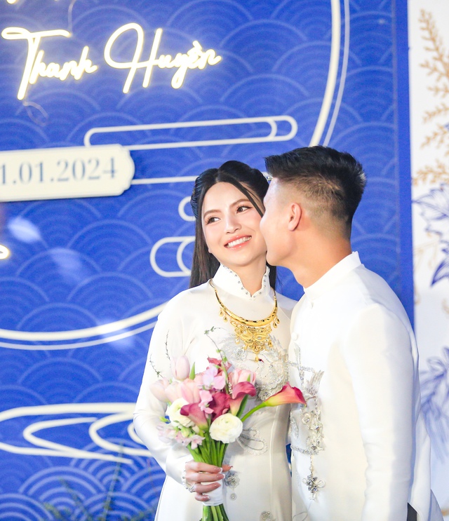 Bố mẹ Quang Hải cười tít mắt hãnh diện khi con dâu Chu Thanh Huyền nói một điều trước mặt họ hàng- Ảnh 1.