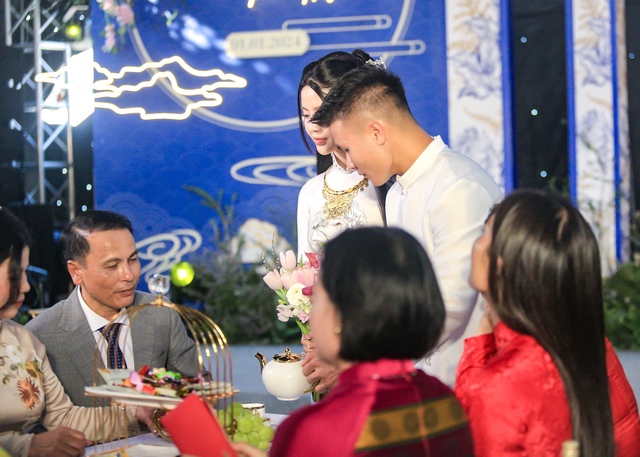 Bố mẹ Quang Hải cười tít mắt hãnh diện khi con dâu Chu Thanh Huyền nói một điều trước mặt họ hàng- Ảnh 6.
