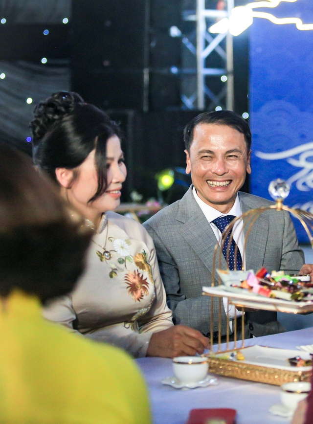 Bố mẹ Quang Hải cười tít mắt hãnh diện khi con dâu Chu Thanh Huyền nói một điều trước mặt họ hàng- Ảnh 9.