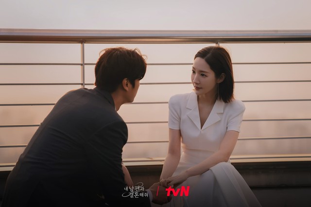 Cô Đi Mà Lấy Chồng Tôi hút 2 triệu view vì màn cầu hôn quá "mặn", nhìn mặt nam chính mà netizen cười ngất- Ảnh 1.