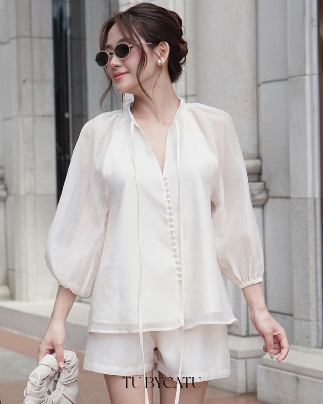 Mặc đẹp như nàng tổng tài Kim Yoo Jung với 10 mẫu áo blouse trắng siêu xinh diện Tết- Ảnh 7.