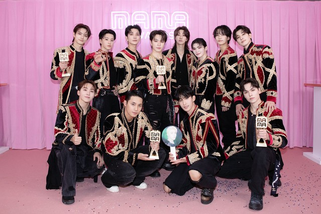 “Gà nhà” HYBE biến lễ trao giải thành concert riêng: Nhóm nam SM né tránh sự kiện có SEVENTEEN, nguyên cớ do đâu?- Ảnh 13.