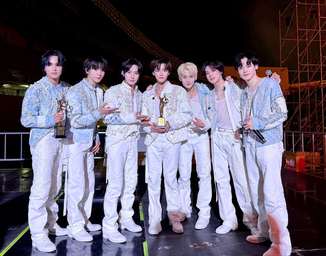 “Gà nhà” HYBE biến lễ trao giải thành concert riêng: Nhóm nam SM né tránh sự kiện có SEVENTEEN, nguyên cớ do đâu?- Ảnh 16.