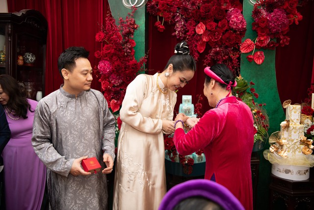 "Yêu nữ" Vũ Hạnh Nguyên bật khóc trong ngày ăn hỏi với Nguyễn Đức Cường- Ảnh 5.