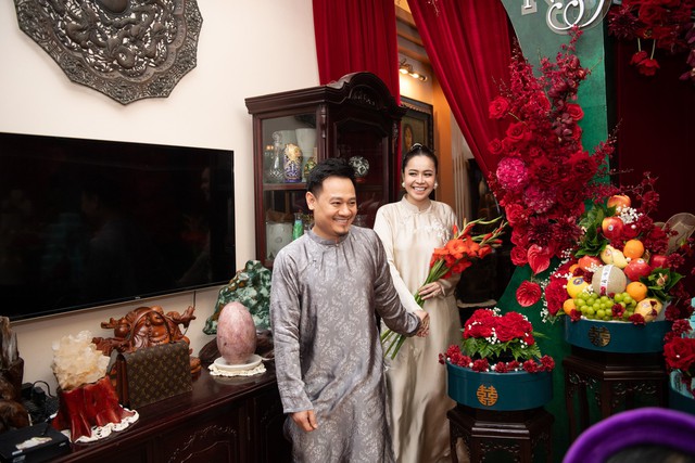 "Yêu nữ" Vũ Hạnh Nguyên bật khóc trong ngày ăn hỏi với Nguyễn Đức Cường- Ảnh 1.