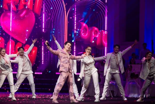Giọng hát của "dì Lệ" Quốc Thiên là tất cả ở liveshow kỷ niệm 20 năm!- Ảnh 9.
