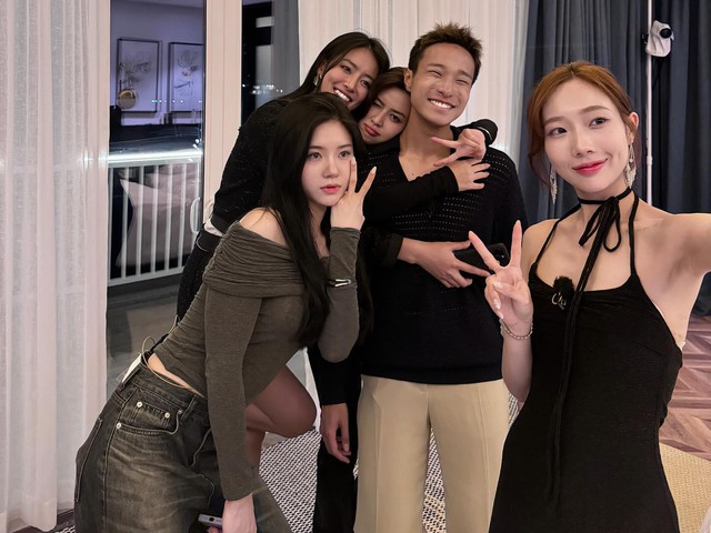 Quyên Qui tung ảnh với Wukong trong phòng riêng, netizen chú ý vào 1 điểm- Ảnh 5. Quyên Qui tung ảnh với Wukong trong phòng riêng, netizen chú ý vào 1 điểm- Ảnh 5.