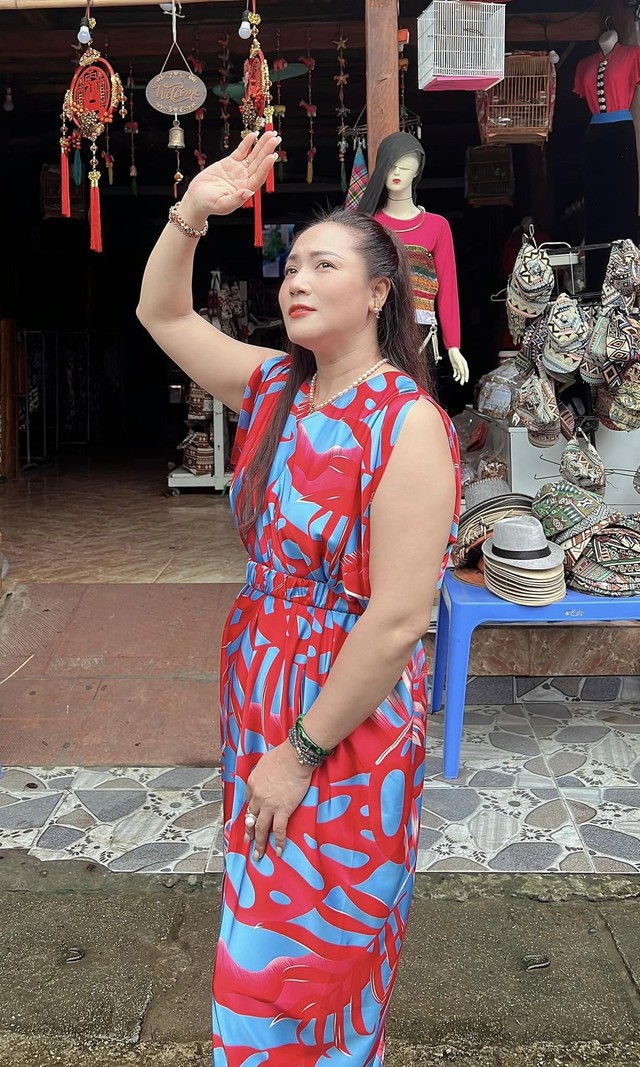 Lộ diện bà trùm - vợ Quân Già trong "Độc đạo", không phải Diễm như lời đồn- Ảnh 5. Lộ diện bà trùm - vợ Quân Già trong "Độc đạo", không phải Diễm như lời đồn- Ảnh 5.
