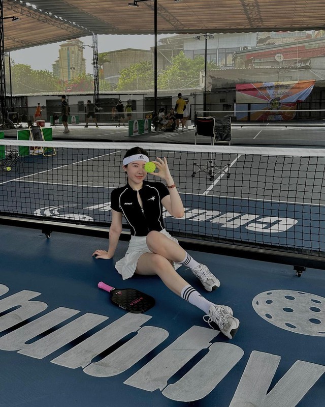 Chất chơi như Lê Khanh vợ Quân AP: Gái một con vóc dáng đỉnh, outfit lên sân pickleball chưa trùng bộ nào- Ảnh 5. Chất chơi như Lê Khanh vợ Quân AP: Gái một con vóc dáng đỉnh, outfit lên sân pickleball chưa trùng bộ nào- Ảnh 5.