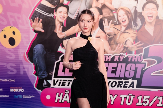 Diệp Lâm Anh sexy đối lập với nàng hậu có “khuôn mặt tỉ lệ vàng", cùng hội vũ trụ mỹ nhân đọ sắc- Ảnh 3.