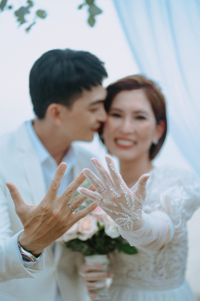 Thông tin hiếm của bà xã sao nam Vbiz: Chỉ xuất hiện duy nhất trong đám cưới 20 người, cuộc sống hôn nhân bí ẩn- Ảnh 1. Thông tin hiếm của bà xã sao nam Vbiz: Chỉ xuất hiện duy nhất trong đám cưới 20 người, cuộc sống hôn nhân bí ẩn- Ảnh 1.