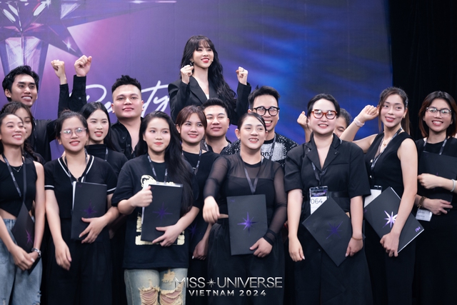 Mentor Xuân Hương: “Trang điểm cho Miss Universe Vietnam 2024 là cuộc chiến với thời gian và áp lực”- Ảnh 5.