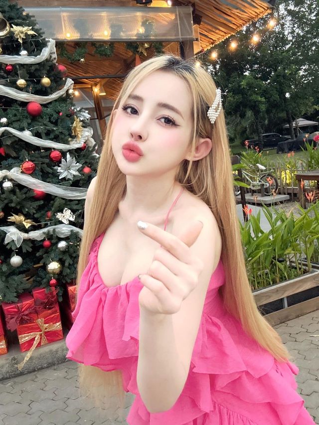 Bức ảnh hậu thẩm mỹ Ngân 98 tự thừa nhận là người "nhiều bộ mặt nhất Việt Nam"- Ảnh 2.