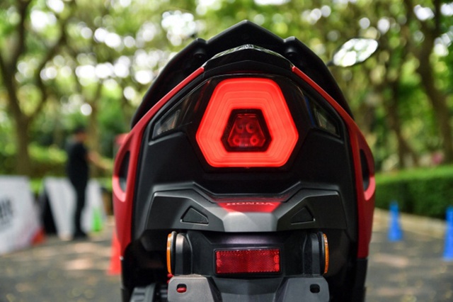 Xe tay ga mới của Honda là "con lai" của Air Blade, Vario và LEAD, nhưng bị chê vì một điều- Ảnh 5.
