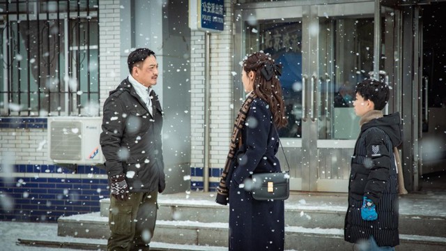 Phim thất bại ê chề vì chỉ bán được 3 vé, dở đến mức bị chê "rẻ tiền nhất 2024"- Ảnh 4. Phim thất bại ê chề vì chỉ bán được 3 vé, dở đến mức bị chê "rẻ tiền nhất 2024"- Ảnh 4.