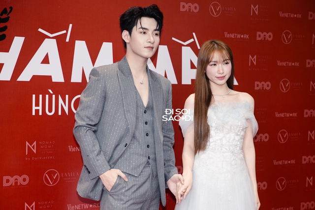 Hoa hậu Thuỳ Tiên ngượng ngùng khi có hành động tình cảm với 1 Anh Trai, Hoà Minzy "cứu nguy" mà chiếm luôn spotlight- Ảnh 7.