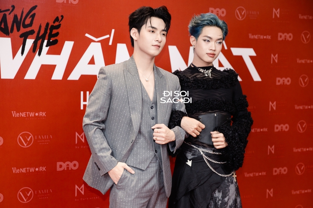 Hoa hậu Thuỳ Tiên ngượng ngùng khi có hành động tình cảm với 1 Anh Trai, Hoà Minzy "cứu nguy" mà chiếm luôn spotlight- Ảnh 9.