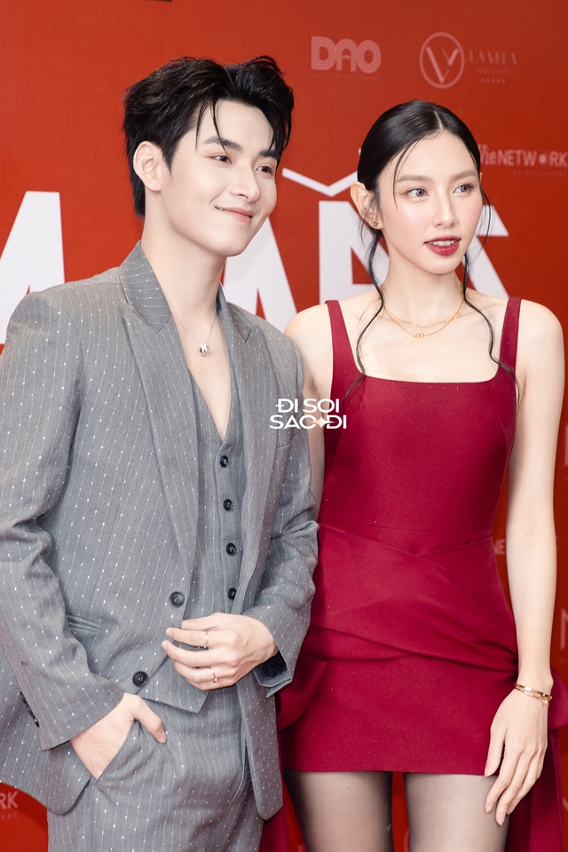 Hoa hậu Thuỳ Tiên ngượng ngùng khi có hành động tình cảm với 1 Anh Trai, Hoà Minzy "cứu nguy" mà chiếm luôn spotlight- Ảnh 6.