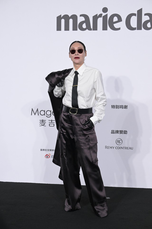 Thảm đỏ "hot" nhất Cbiz cuối năm: Lưu Diệc Phi, Dương Mịch đọ sắc cực gắt, riêng mỹ nhân này lại bị chê kém sang- Ảnh 5.