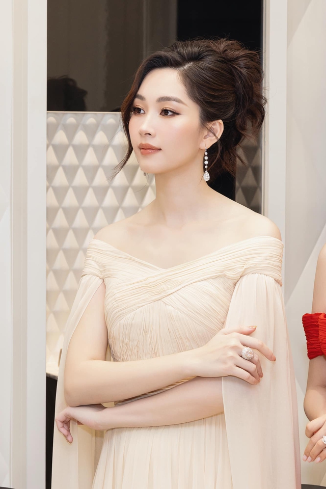 Dung mạo “mỹ nhân tương lai” gây sốt của con gái út Hoa hậu Đặng Thu Thảo- Ảnh 5. Dung mạo “mỹ nhân tương lai” gây sốt của con gái út Hoa hậu Đặng Thu Thảo- Ảnh 5.